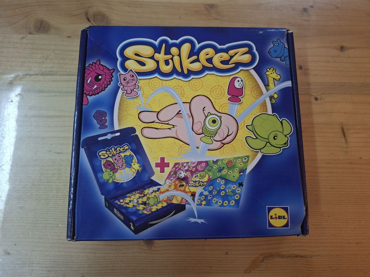 Συλλεκτικό κουτί άλμπουμ Stikeez με επιτραπέζιο παιχνίδι άψογο και άθικτο 2,50€