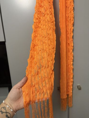 Πορτοκαλί φουλάρι με κρόσσια και ανάγλυφη υφή