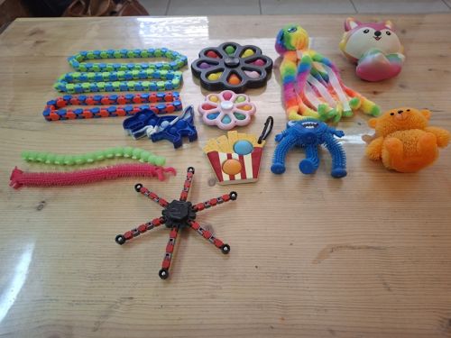 Συλλογή από fidget toys συνολικά 14τμχ τελείως αχρησιμοποίητα όλα μαζί 4€