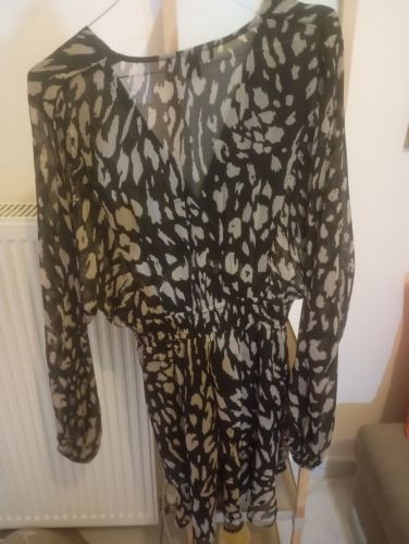 Φόρεμα AMISU με animal print, V λαιμόκοψη