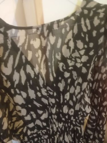 Φόρεμα AMISU με animal print, V λαιμόκοψη