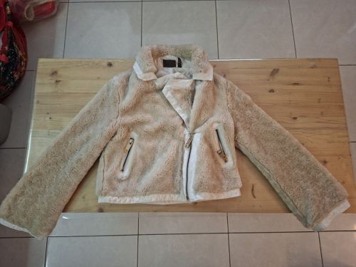 Εκπληκτικό μπουφάν από οικολογική γούνα JLo No Medium δεν έχει φορεθεί ποτέ 20€